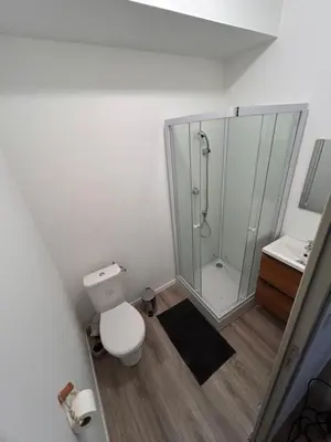 Salle de bains dans l'établissement Serenity Stay