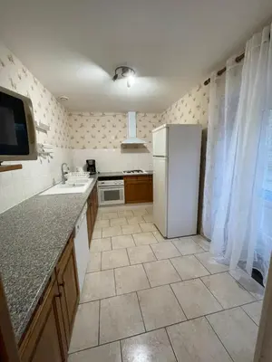 Cuisine ou kitchenette dans l'établissement Sensation, chambre 2 lits pour 3 personnes, avec salle de bain privative