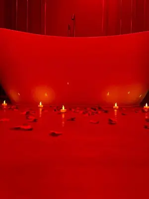 Plan de l'établissement Le boudoir rouge - Loveroom luxueuse pour couples