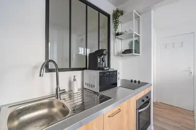 Cuisine ou kitchenette dans l'établissement Oscaria, centre Reims, plein pied