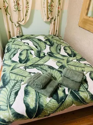 Un ou plusieurs lits dans un hébergement de l'établissement Domaine l'Ermitage Nature & Loisirs, Billard, WiFi, BBQ et Détente