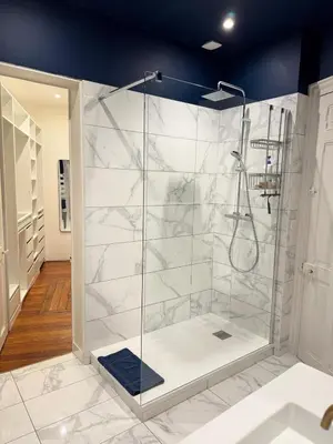 Salle de bains dans l'établissement L'écrin des Tanneurs - 110m2 - 2 chambres - Epernay Hyper Centre