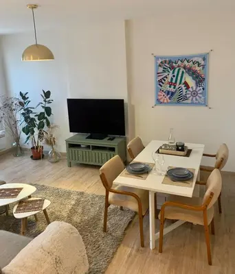 Télévision ou salle de divertissement dans l'établissement Spacious and central apartment