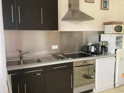 Cuisine ou kitchenette dans l'établissement Très Bel appartement