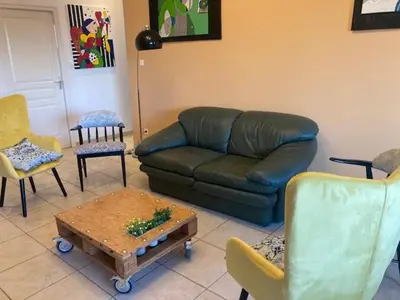 Coin salon dans l'établissement Très Bel appartement