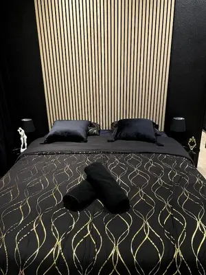 Un ou plusieurs lits dans un hébergement de l'établissement Suite de Luxe - Jacuzzi & Cave Secrète