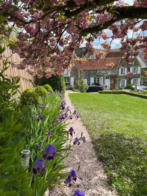 Jardin de l'établissement Artist Ernest Renoux's Atelier, Romantic Retreat