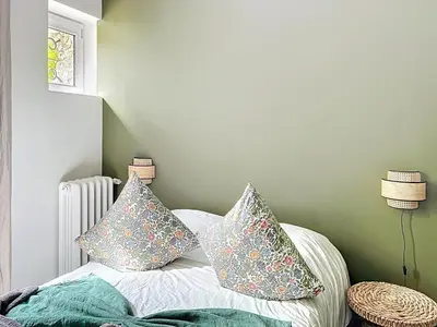 Un ou plusieurs lits dans un hébergement de l'établissement Le Manoir du Cèdre - 7 minutes from Pierrefonds