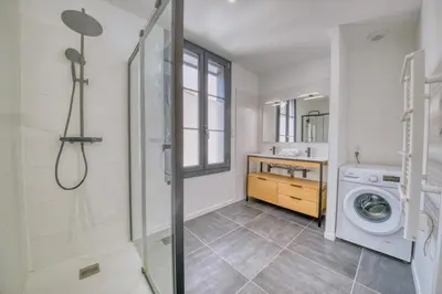 Salle de bains dans l'établissement Antibes