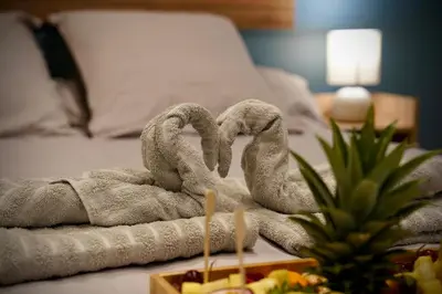 Un ou plusieurs lits dans un hébergement de l'établissement Suite, Hammam, Sauna, et Jacuzzi