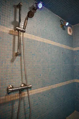 Salle de bains dans l'établissement Suite, Hammam, Sauna, et Jacuzzi