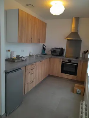 Cuisine ou kitchenette dans l'établissement Agréable maison à Antheuil Portes