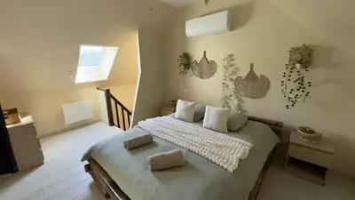 Un ou plusieurs lits dans un hébergement de l'établissement Bulle romantique privé avec Jaccuzi et Sauna