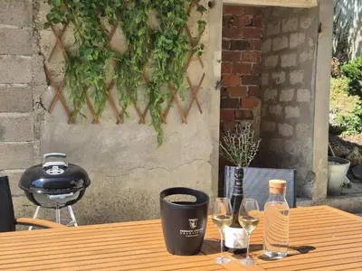 Boissons dans l'établissement Winemaker's Cottage in Hautvillers - Terrace, Garden, Petanque and Free Private Parking
