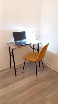 Télévision ou salle de divertissement dans l'établissement Appartement Cosy avec jardin chaleureux