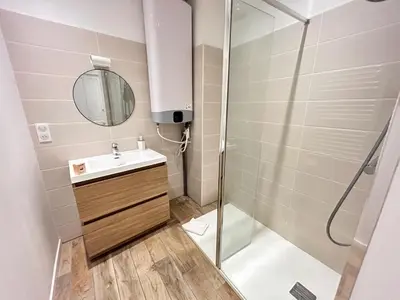 Salle de bains dans l'établissement Vesle magnifique T4 hyper centre 6 personnes
