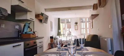 Cuisine ou kitchenette dans l'établissement Au JJR