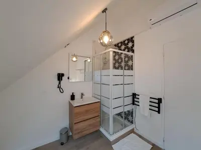 Cuisine ou kitchenette dans l'établissement Mascate - Appartement avec terrasse privée et climatisation