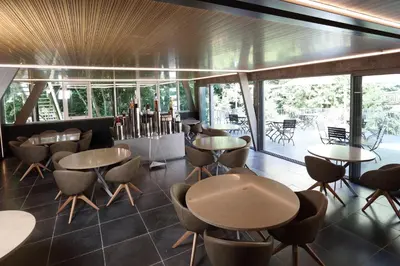 Restaurant ou autre lieu de restauration dans l'établissement Le Moulin Babet