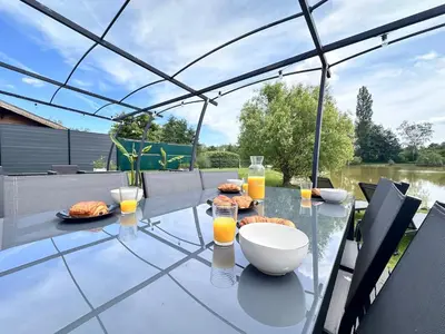 Plan de l'établissement Cottage Le Rosie au bord du lac avec jacuzzi