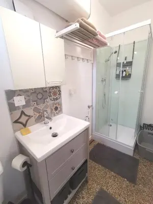 Salle de bains dans l'établissement Le Clos Saint Martin