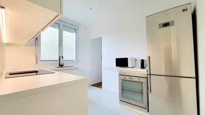 Cuisine ou kitchenette dans l'établissement Appart SPA 80m2 avec terrasse balcon jacuzzi et sauna privatif en hyper centre Place Drouet d'Erlon