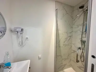 Salle de bains dans l'établissement Petra - Le confort à portée de main