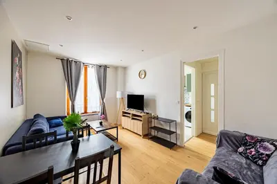 Télévision ou salle de divertissement dans l'établissement Calme Appart - Centre ville - Cozy Houses