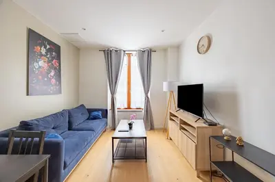 Télévision ou salle de divertissement dans l'établissement Calme Appart - Centre ville - Cozy Houses