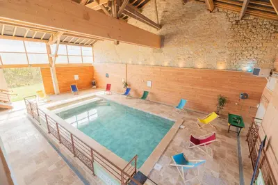 Piscine de l'établissement Gîte Petit Talma détente ou située à proximité