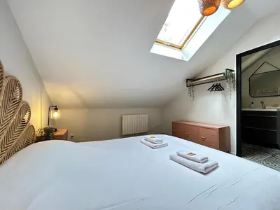 Un ou plusieurs lits dans un hébergement de l'établissement Delacroix magnifique T2 au centre