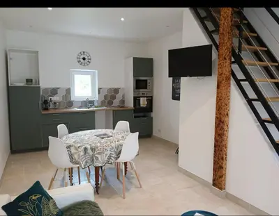 Cuisine ou kitchenette dans l'établissement Quiet house near Disneyland