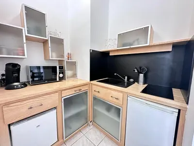 Cuisine ou kitchenette dans l'établissement Un cocon paisible avec Balnéo proche centre ville