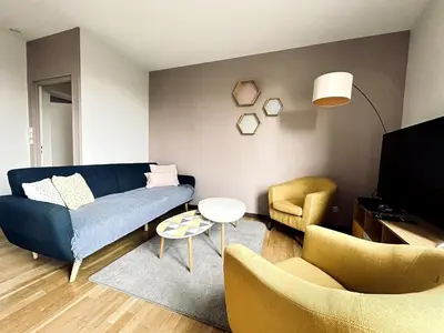 Télévision ou salle de divertissement dans l'établissement Neufchatel superbe appartement 3 chambres