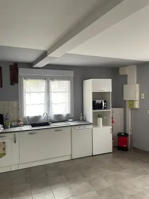 Cuisine ou kitchenette dans l'établissement Maison agréable de 51 m2