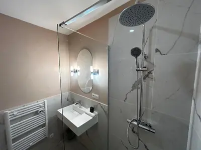 Salle de bains dans l'établissement E3 Reton T2 Design & Confort à 5min du Centre