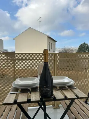 Boissons dans l'établissement Bleuets studio cosy neuf terrasse proche centre