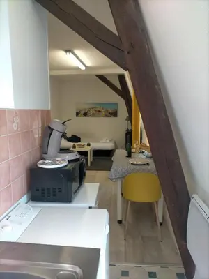 Coin salon dans l'établissement Calvaire charmant studio rénové proche gare