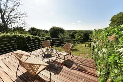 Balcon ou terrasse dans l'établissement Charmante maisonnette au calme