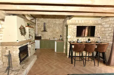 Cuisine ou kitchenette dans l'établissement Charmante maisonnette au calme