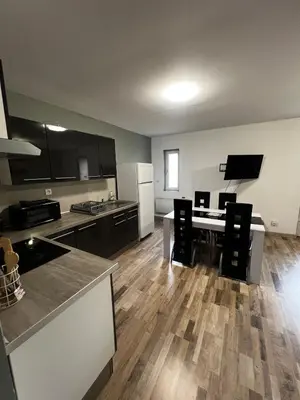 Cuisine ou kitchenette dans l'établissement Appartement avec terrasse