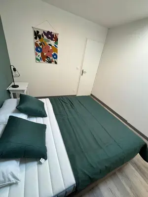 Un ou plusieurs lits dans un hébergement de l'établissement Appartement 2 chambres 6 couchages Witry les Reims