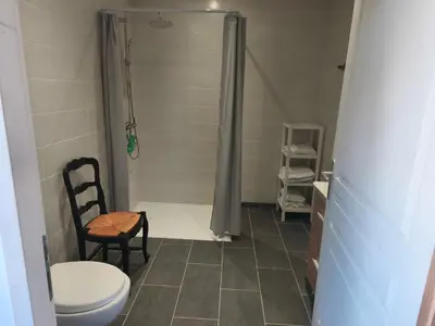 Salle de bains dans l'établissement Les gîtes de Pierre