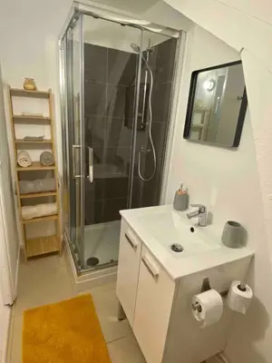 Salle de bains dans l'établissement Studio Cosy Centre de Reims