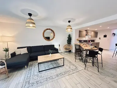 Cuisine ou kitchenette dans l'établissement Maison de charme Reims 8 chambres, 8 salle de bain