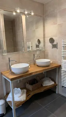 Salle de bains dans l'établissement NUANCES Gîte Simplicity and elegance 8-pers