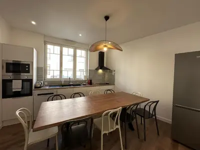 Cuisine ou kitchenette dans l'établissement Hambourg, 11 Pers, Spacieux, Élegant, Moderne