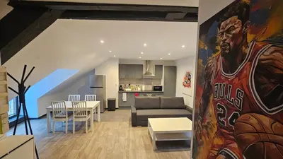 Coin salon dans l'établissement La tour des graffitis -T2-Wi-Fi