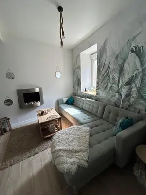 Coin salon dans l'établissement Petite maison dans village animé