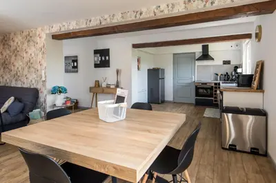 Cuisine ou kitchenette dans l'établissement Appartement plein centre 